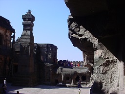 エローラーの石窟寺院群