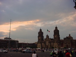 メキシコ・シティの歴史地区とソチミルコ<
